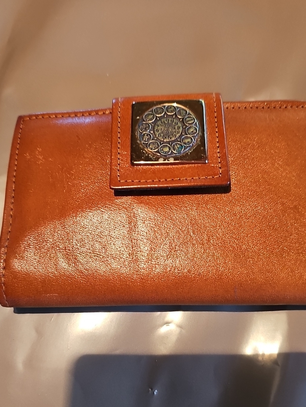 Classic Vintage Women's Tan Cowhide Leather Wallet with Medallion By ROLF new